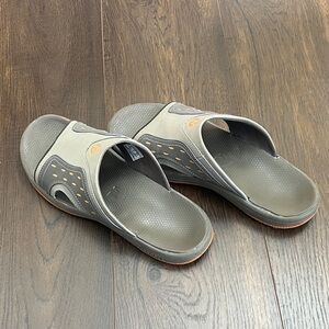 Merrell Men's Gray and Orange Slide Sandals